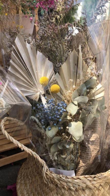 מיכל פרחים מיכל פרחים