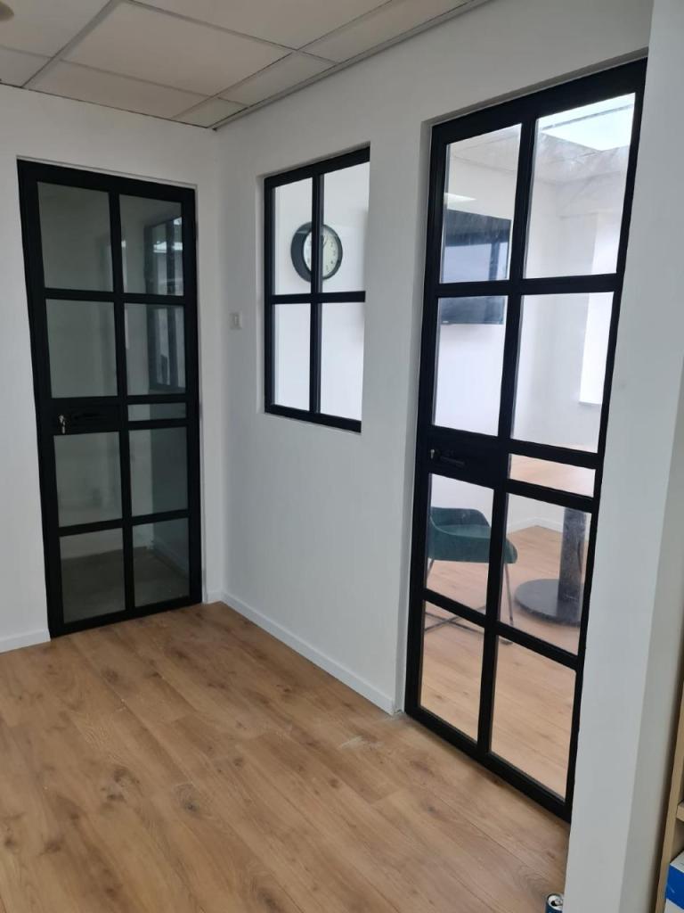 חלונות אלמוג חלונות אלמוג