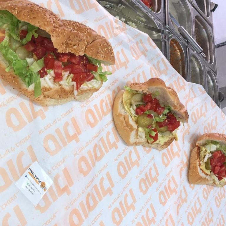 סנדוויץ בושיש סנדוויץ בושיש