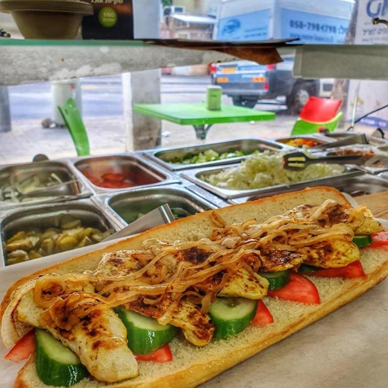 סנדוויץ בושיש סנדוויץ בושיש