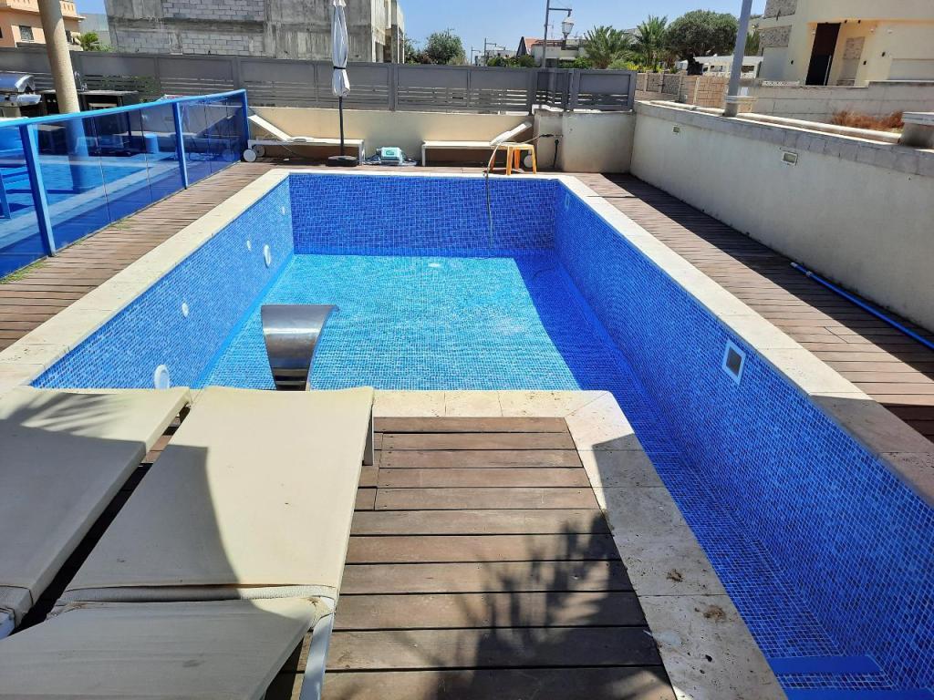 איטום סנטר הרב כלפון 18 איטום סנטר הרב כלפון 18