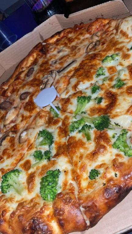 פרמזנו פיצה פרמזנו פיצה