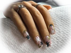 Paz Nails