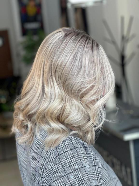 מוריאל מרדכי שיער ושיזוף מוריאל מרדכי שיער ושיזוף