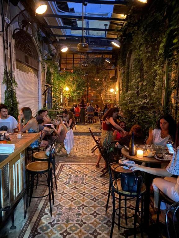 הגפן. חצר יין מקומי. הגפן. חצר יין מקומי.