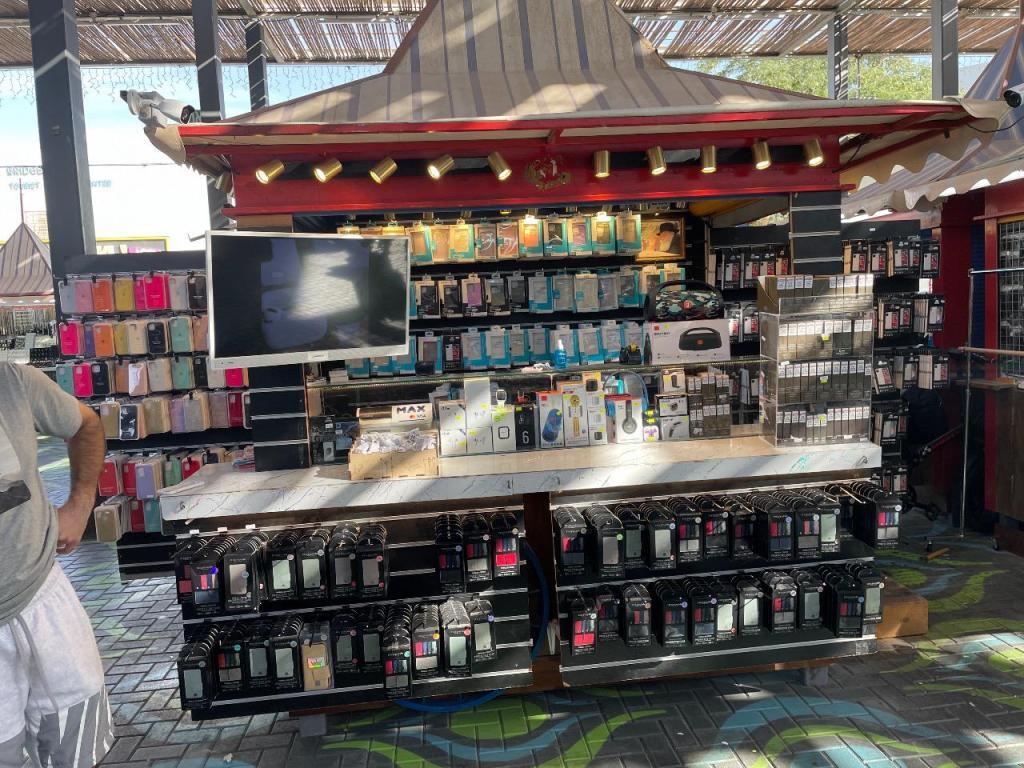 יוסף גאג'דטים בטיילת יוסף גאג'דטים בטיילת