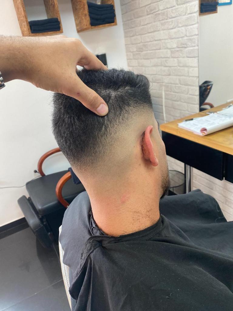 נדב עיצוב שיער נדב עיצוב שיער