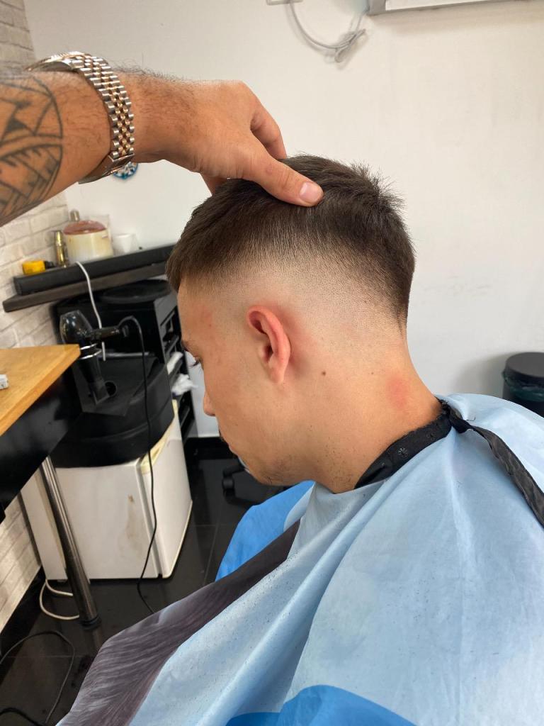 נדב עיצוב שיער נדב עיצוב שיער