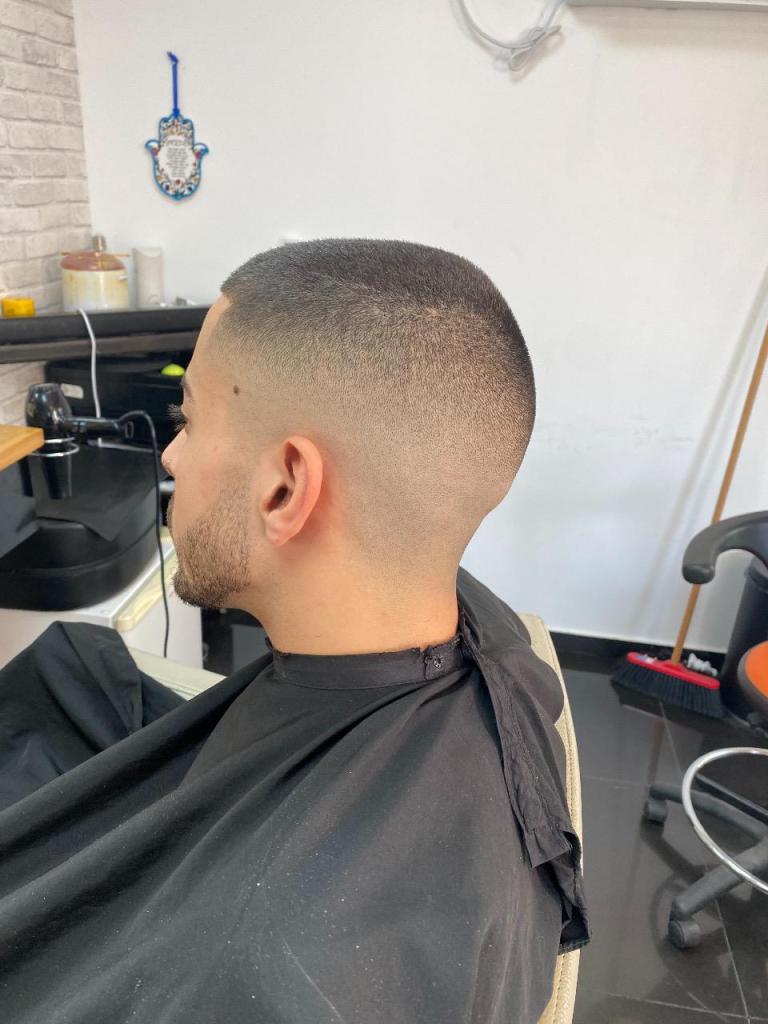 נדב עיצוב שיער נדב עיצוב שיער