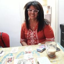 עדי פותחת דרך