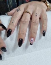 Noya's magic nails