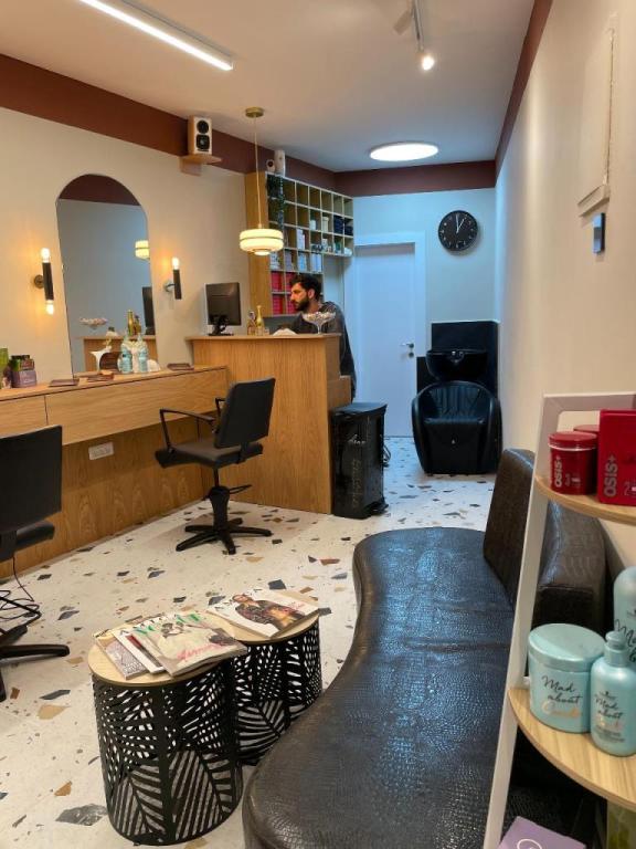 Jon's Hair Boutique Jon's Hair Boutique