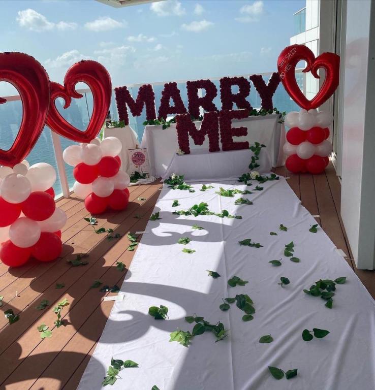 הלל עיצוב בלונים הלל עיצוב בלונים