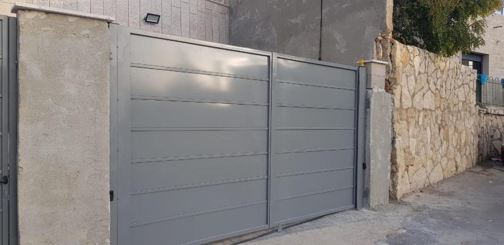 לילך בכור עיצובי מתכת לילך בכור עיצובי מתכת