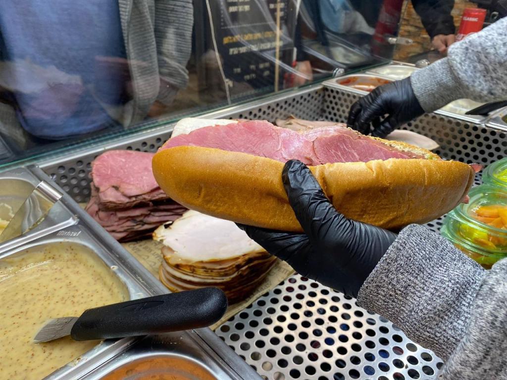 פונדק הנקניק פונדק הנקניק