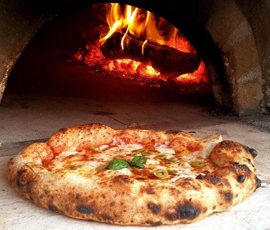 פיצה טאג' פיצה טאג'