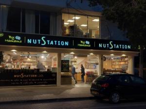Nut station