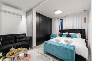 Colors Suites