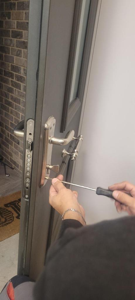 שושה המנעולן שושה המנעולן