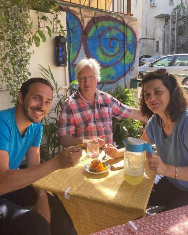 אצל בר וגרי אצל בר וגרי