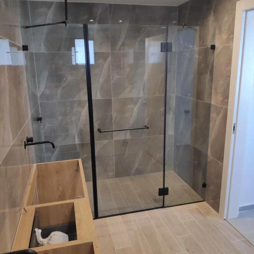 יוניק מקלחונים יוניק מקלחונים