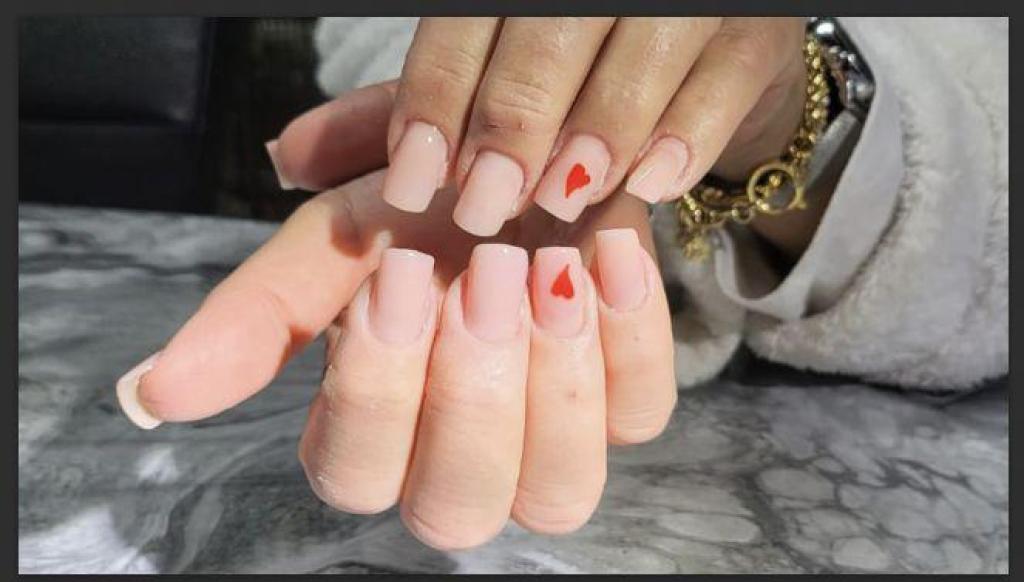 מניקוריסט מניקוריסט