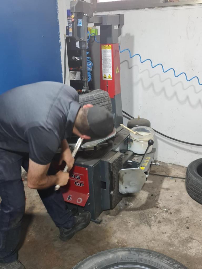 גלגלי המגן מנשה קחלון גלגלי המגן מנשה קחלון