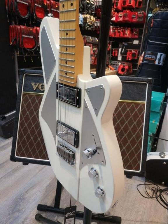 מרכז הגיטרות של אבי גיל מרכז הגיטרות של אבי גיל