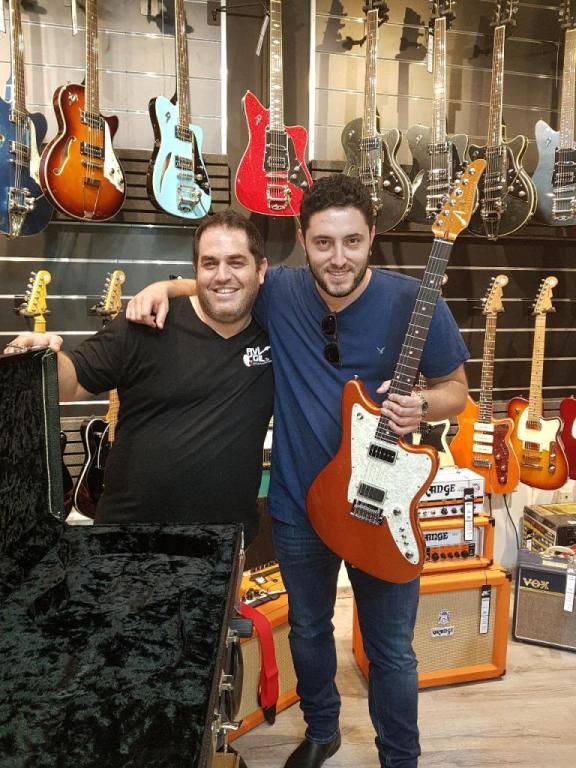 מרכז הגיטרות של אבי גיל מרכז הגיטרות של אבי גיל