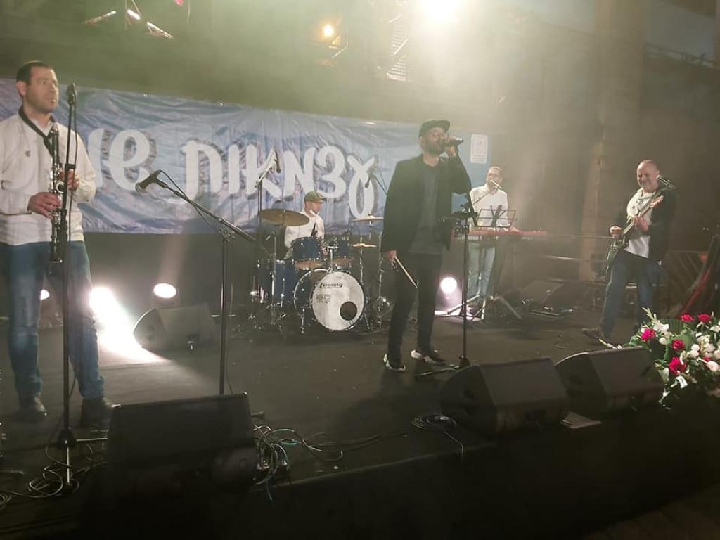 להקת נושאי הכלים להקת נושאי הכלים