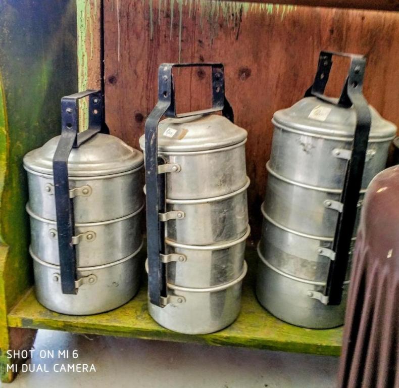 האנגר יד שנייה האנגר יד שנייה