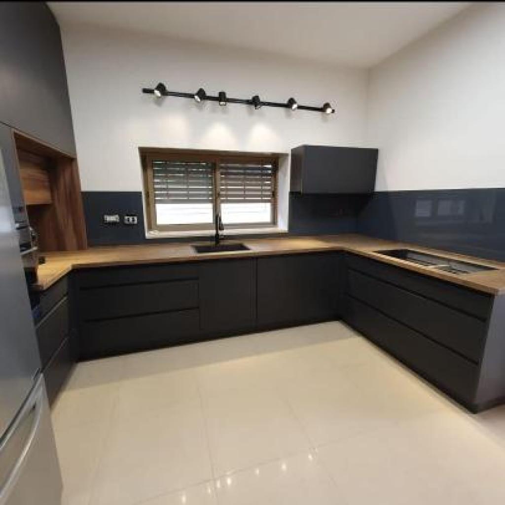 בית אורצ'רד דלתות מטבח בית אורצ'רד דלתות מטבח