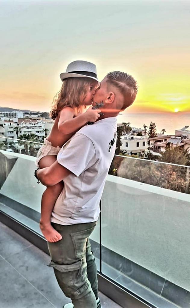 לבנה זוהרים לבנה זוהרים