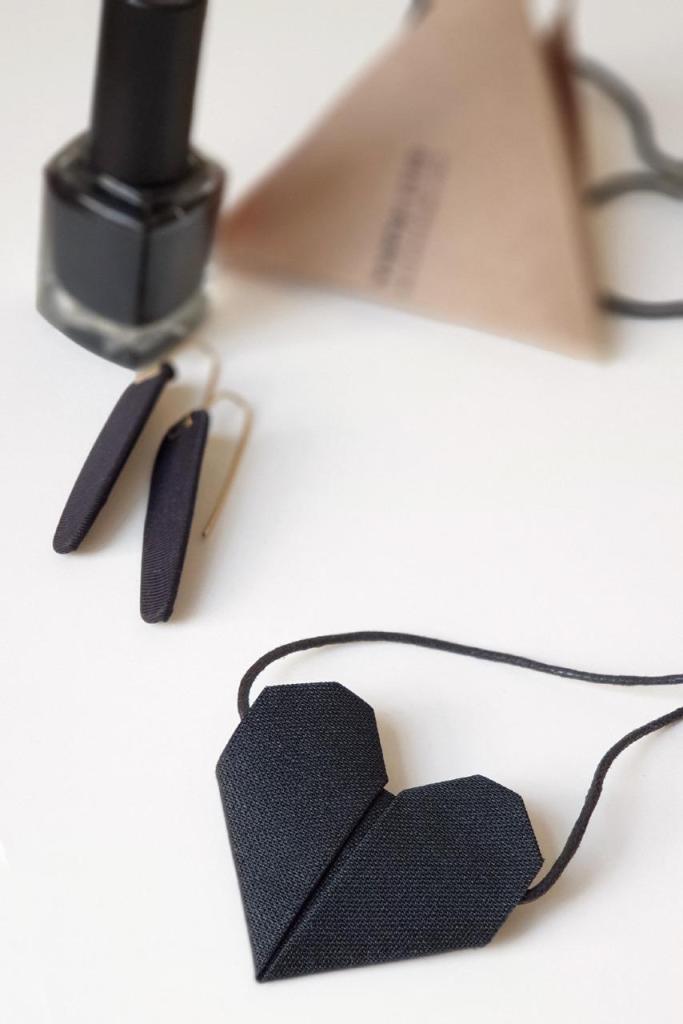 מורן אלחלל אוריגמי של בד מורן אלחלל אוריגמי של בד