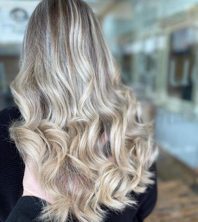 חנן לוגסי מעצב שיער חנן לוגסי מעצב שיער