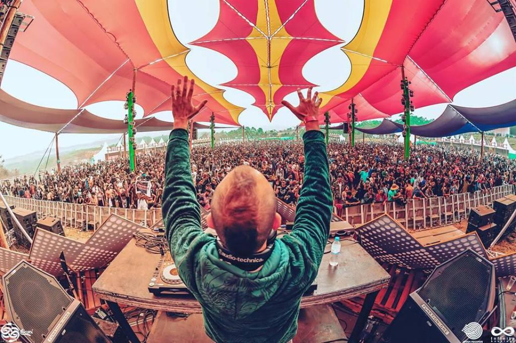 ויקי שלג עיצוב שיער ויקי שלג עיצוב שיער