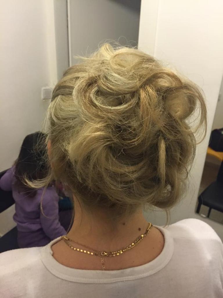 קרן מאפרת ומעצבת שיער קרן מאפרת ומעצבת שיער