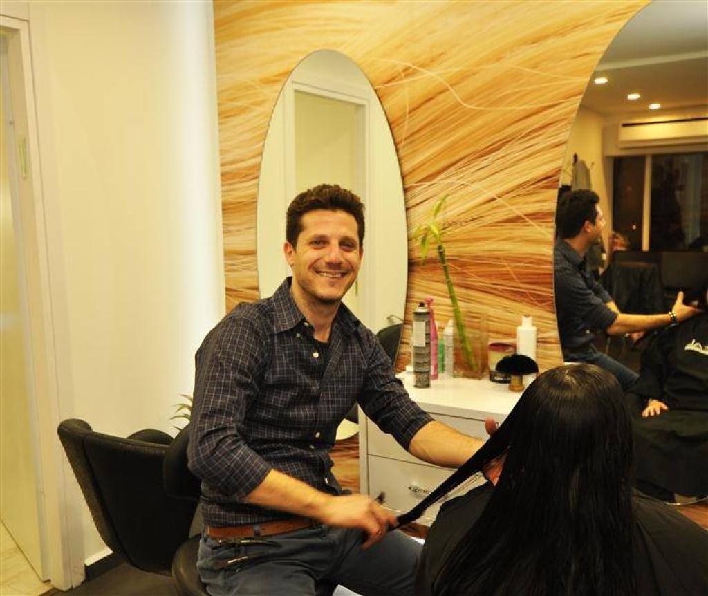 מספרת קובי ובת חן מספרת קובי ובת חן