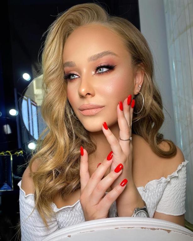 אסתי סוקובלסקי מאפרת מקצועית אסתי סוקובלסקי מאפרת מקצועית