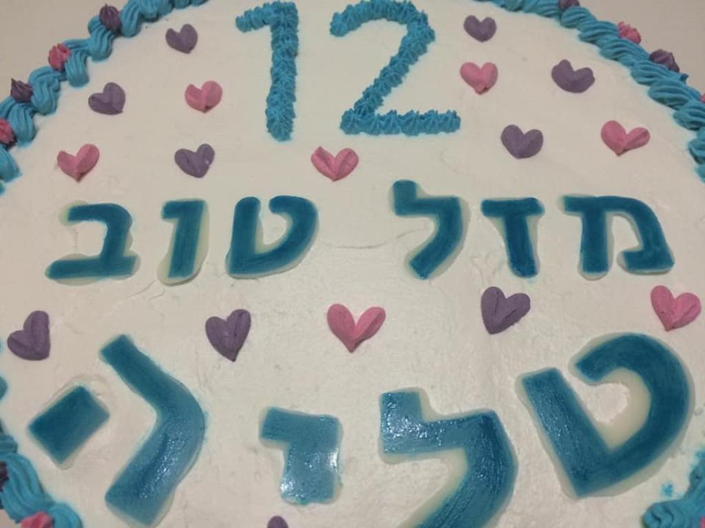 שניקייקס עוגות מעוצבות קצפת שניקייקס עוגות מעוצבות קצפת