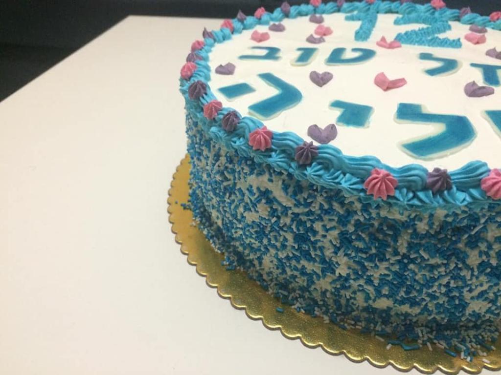 שניקייקס עוגות מעוצבות קצפת שניקייקס עוגות מעוצבות קצפת