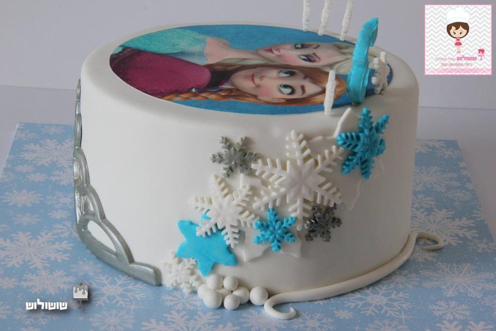 שושולוש עוגות מעוצבות בבצק סוכר שושולוש עוגות מעוצבות בבצק סוכר