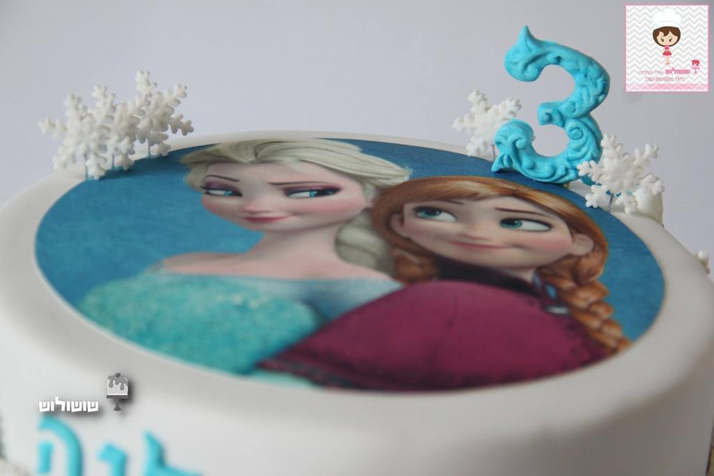 שושולוש עוגות מעוצבות בבצק סוכר שושולוש עוגות מעוצבות בבצק סוכר