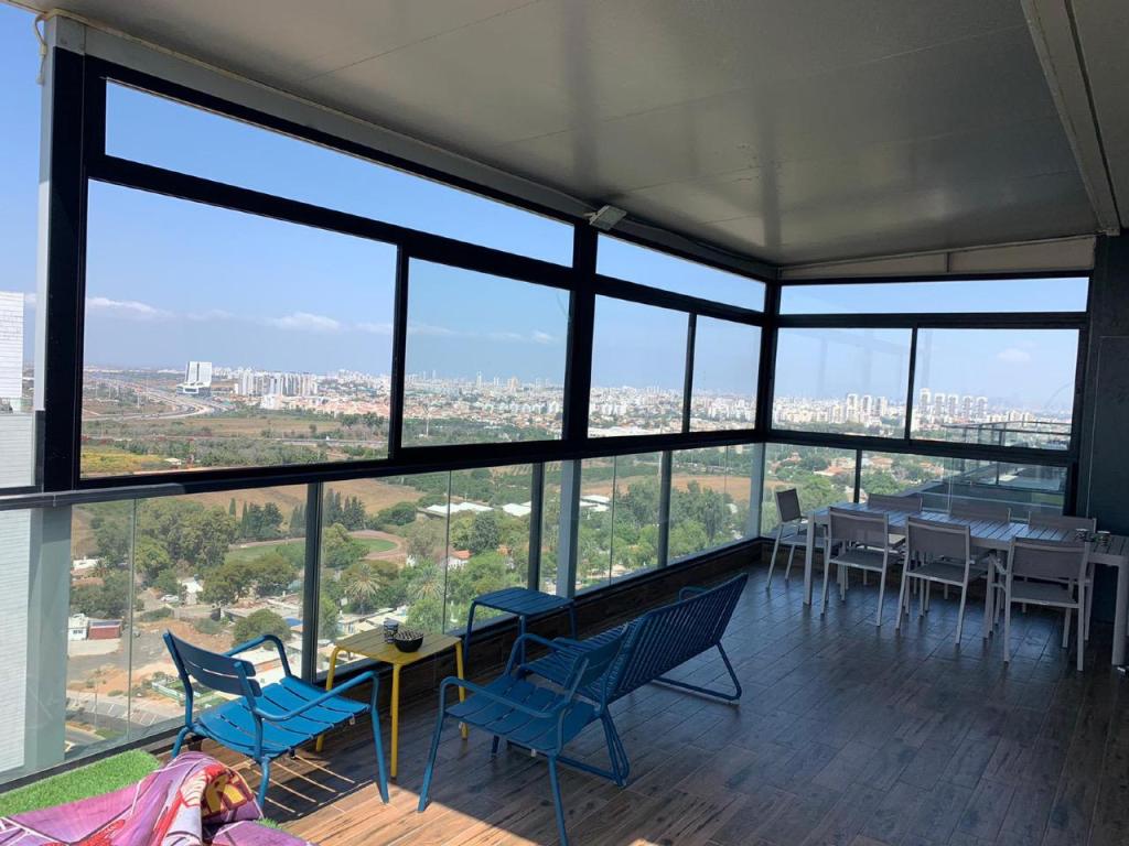 טל תריס טל תריס