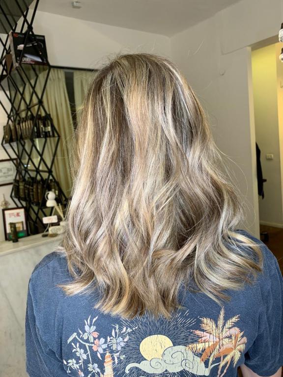 מספרת אלירן הרוש מספרת אלירן הרוש