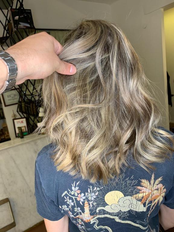 מספרת אלירן הרוש מספרת אלירן הרוש