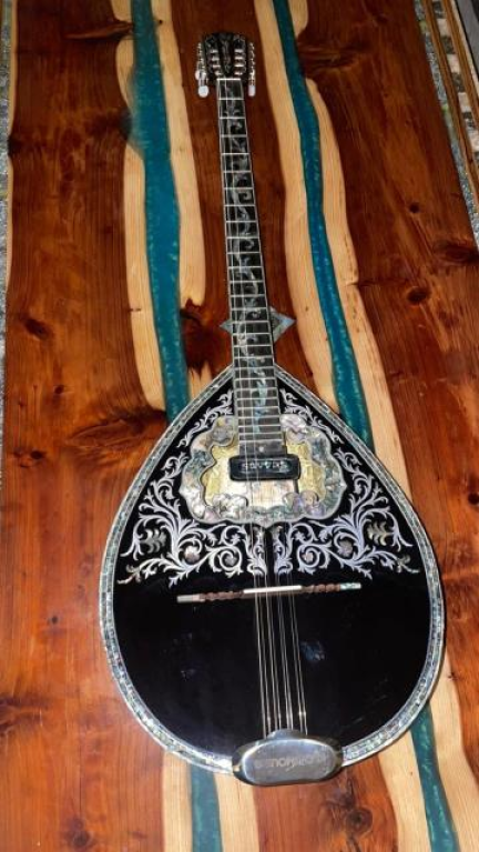 בוזוקי גיטרות וכלי מיתר בוזוקי גיטרות וכלי מיתר