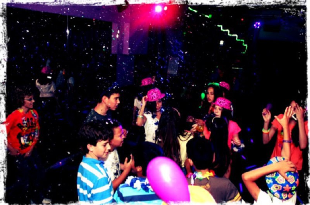 פארטי שואו פארטי שואו