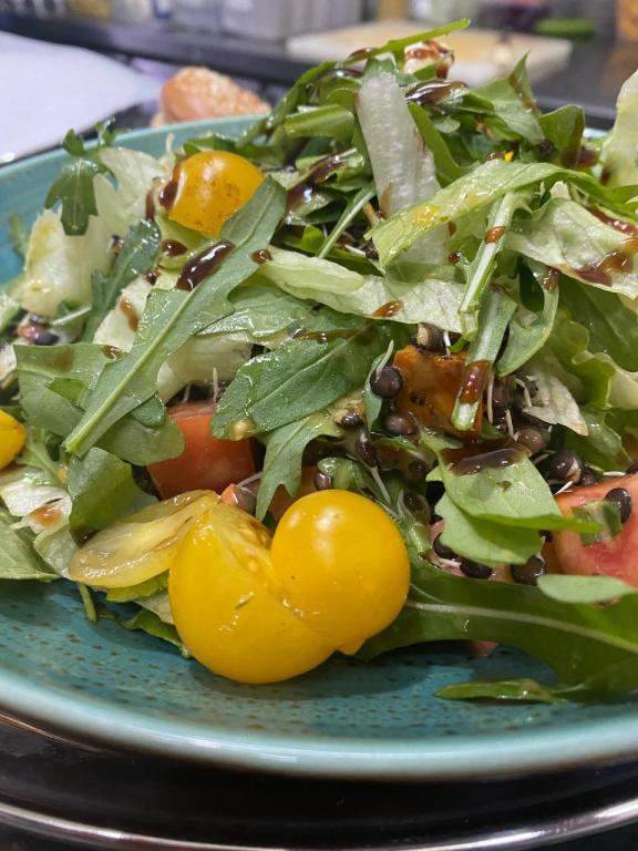 גולדה בחצר גולדה בחצר