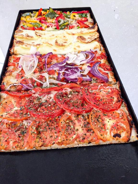 פיצה קפריצ'יו פיצה קפריצ'יו